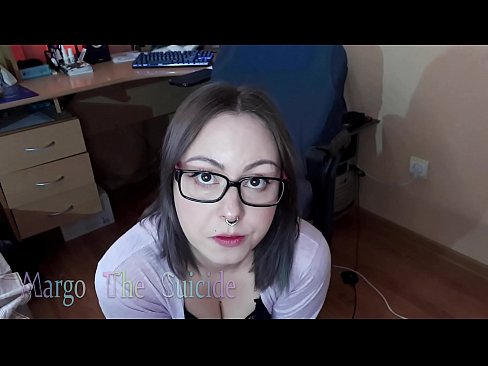 ❤️ Ragazza sexy con gli occhiali succhia il dildo profondamente sulla macchina fotografica ☑ Pornoal it.doujin-sexy.ru ❌❤