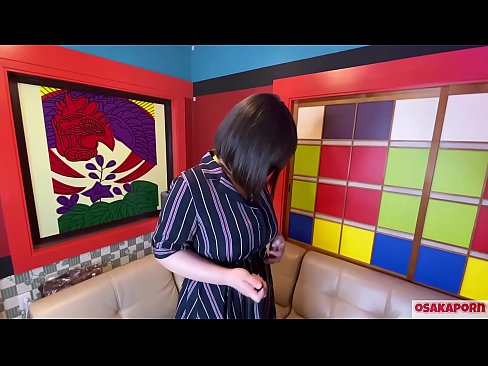 ❤️ Puttana giapponese con grandi tette si masturba con sex toys e ha un orgasmo. Parla in un'intervista della sua esperienza di scopata. Tette enormi e figa pelosa che geme forte. Osakaporn ☑ Pornoal it.doujin-sexy.ru ❌❤