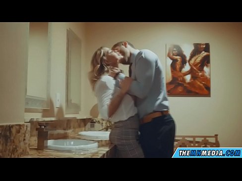 ❤️ Quando una bionda formosa ti seduce in un bagno pubblico ☑ Pornoal it.doujin-sexy.ru ❌❤